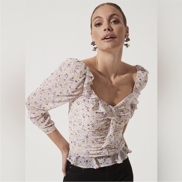 Astr Revolve floral touches sweetheart top small 3/4 sleeve cropped ruffle pink - Picture 3 of 12